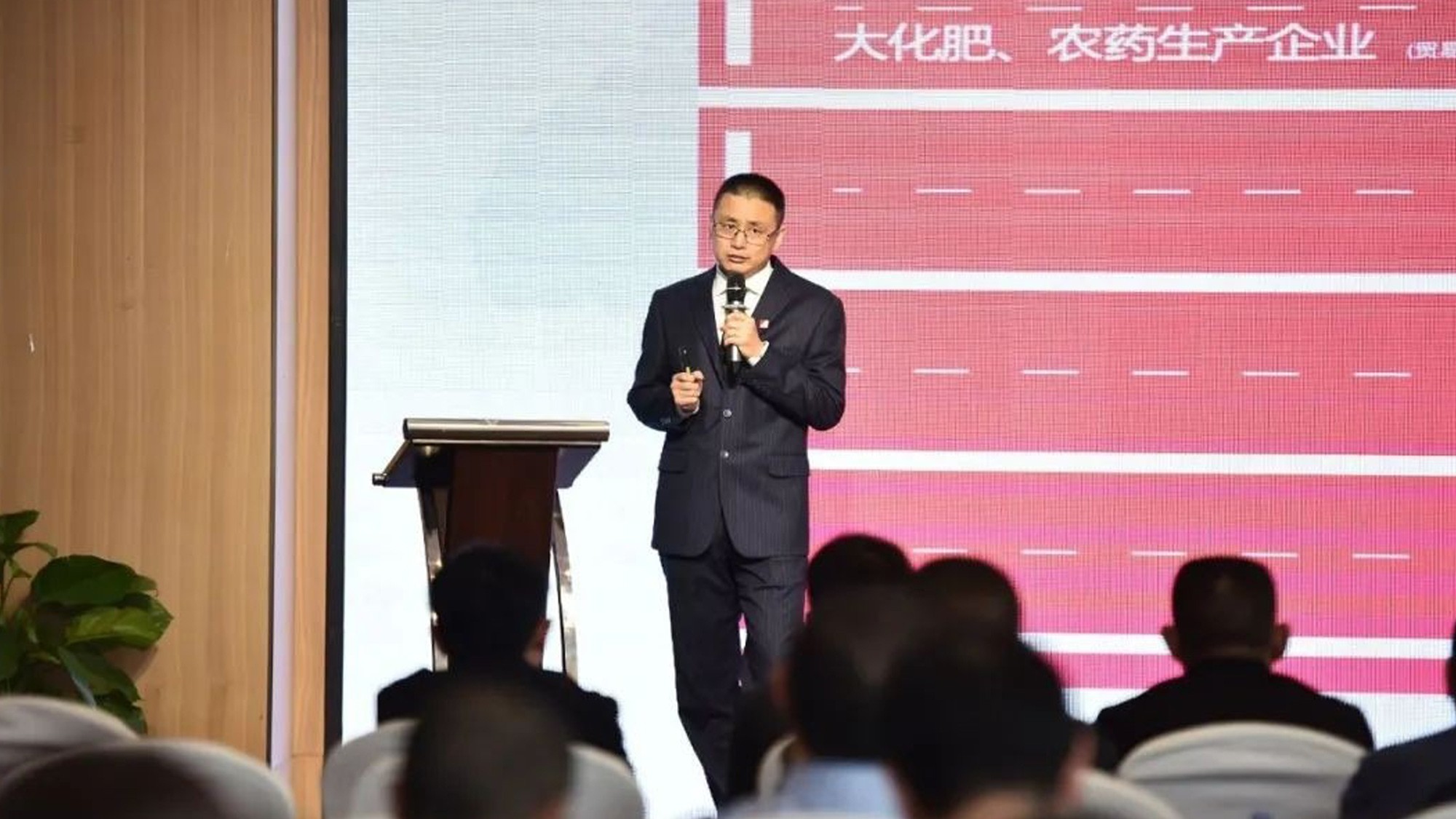 瑞年特肥——中國(guó)特肥市場(chǎng)的分化和未來(lái)新趨勢(shì)、新機(jī)遇